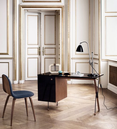 Desk 62