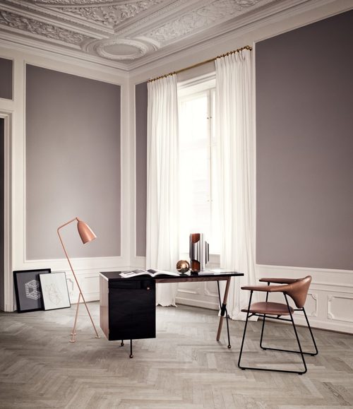 Desk 62