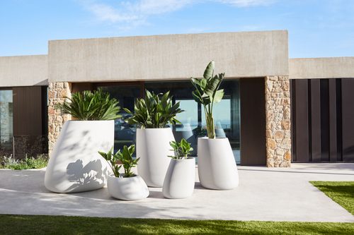 Stone planter 60x46x70h Basic
