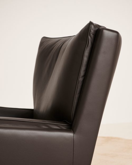 V11 Lounge Chair