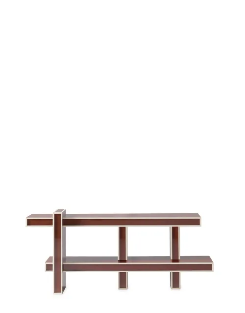 Lepid commode